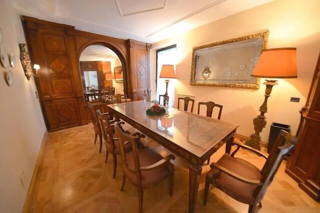 Luxury Apartment Via Giulia With Private Garden Rome Italy
