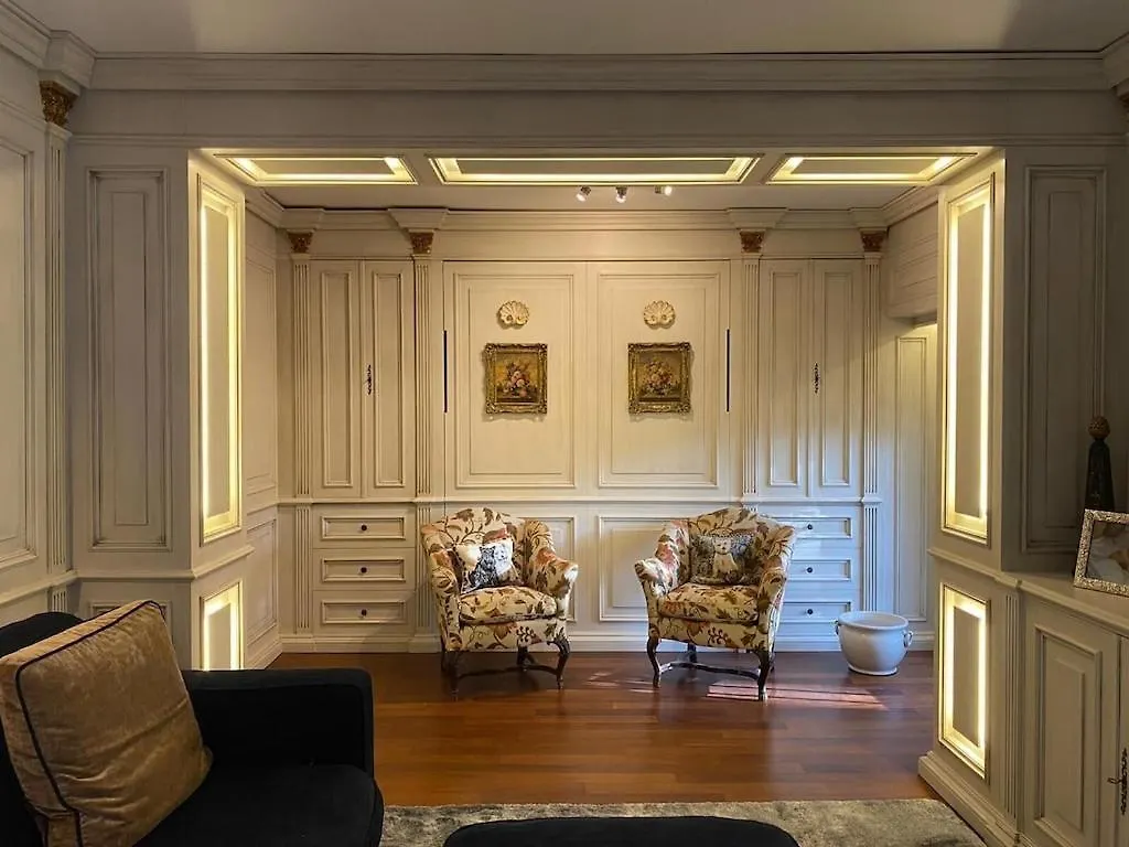 Luxury Apartment Via Giulia With Private Garden Rome