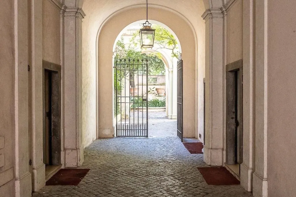 Luxury Apartment Via Giulia With Private Garden Rome