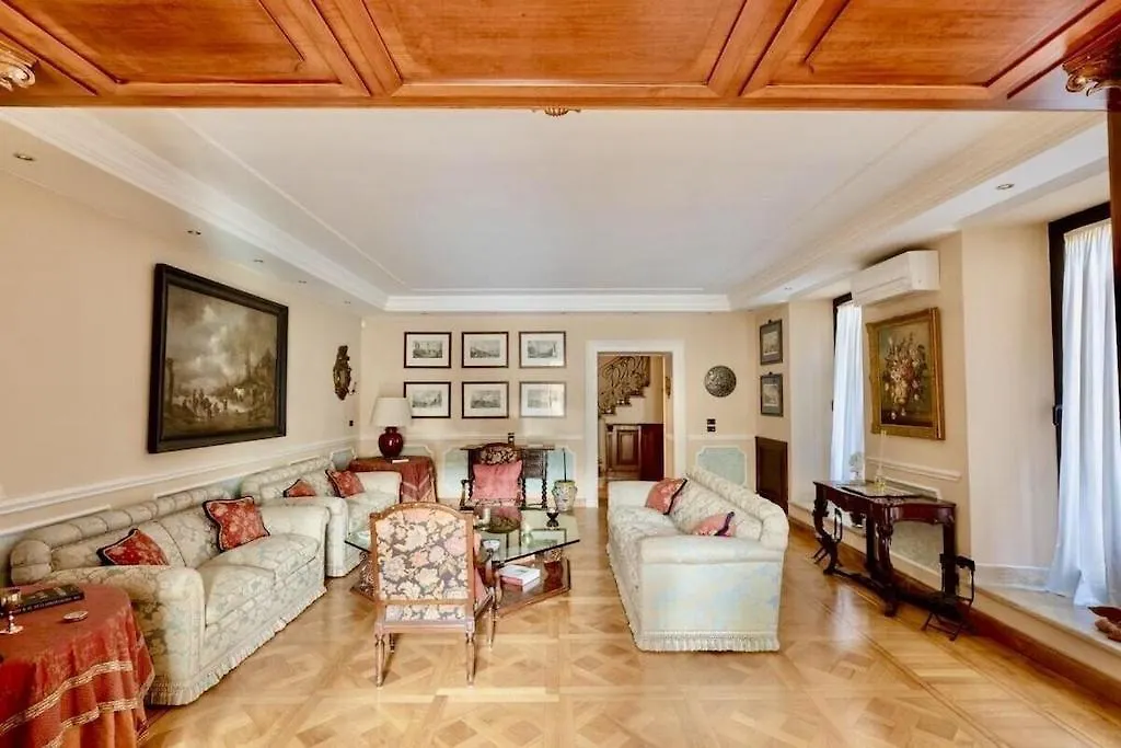 Luxury Apartment Via Giulia With Private Garden Rome