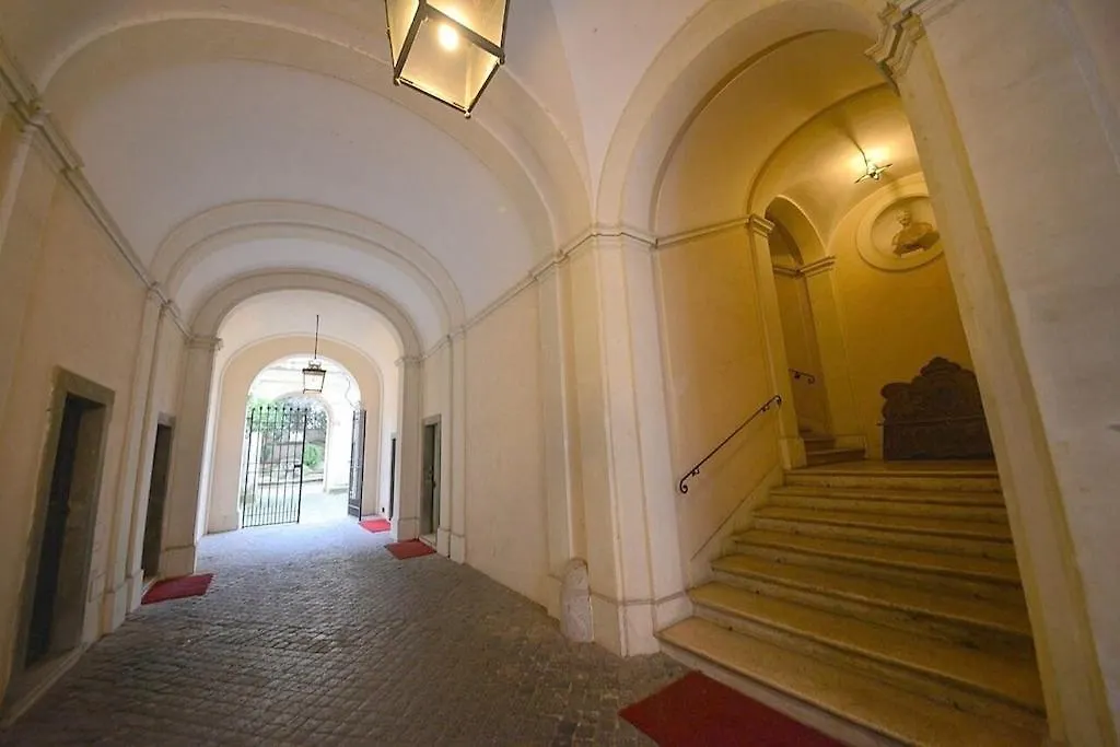 Luxury Apartment Via Giulia With Private Garden Rome