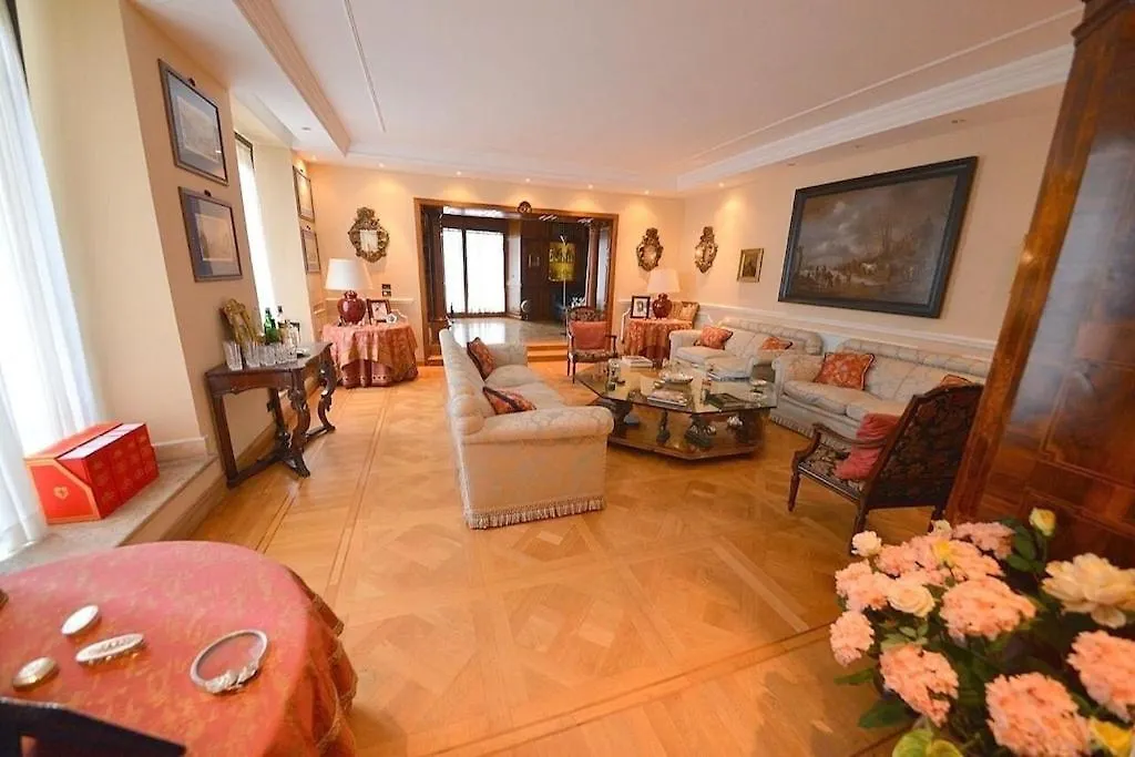 Luxury Apartment Via Giulia With Private Garden Rome