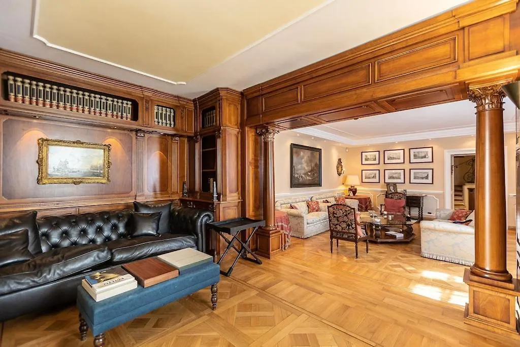 Luxury Apartment Via Giulia With Private Garden Rome