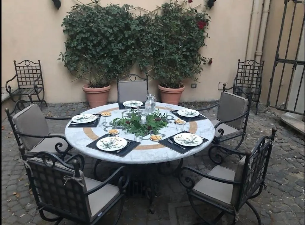 Luxury Apartment Via Giulia With Private Garden Rome Italy