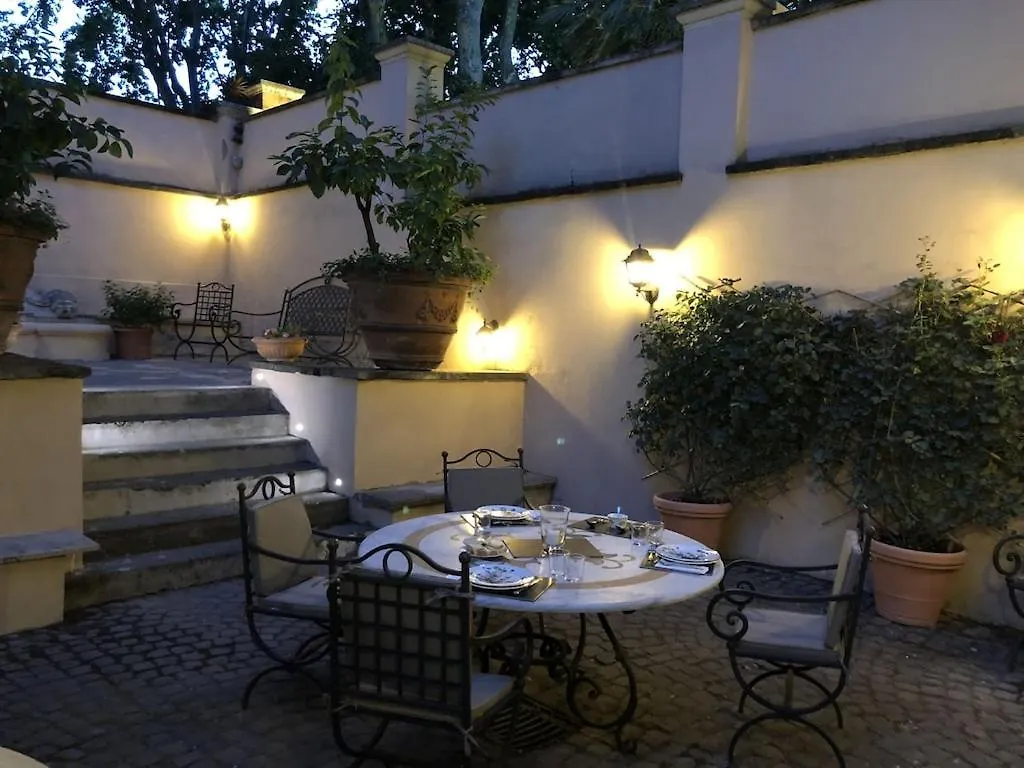 Luxury Apartment Via Giulia With Private Garden Rome