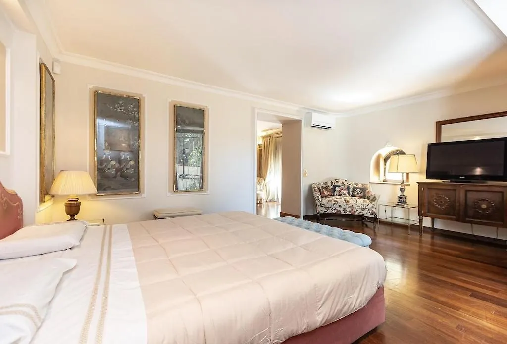 Luxury Apartment Via Giulia With Private Garden Rome