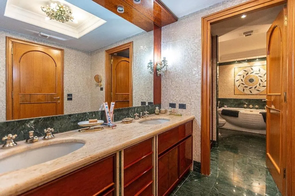 Luxury Apartment Via Giulia With Private Garden Rome Italy