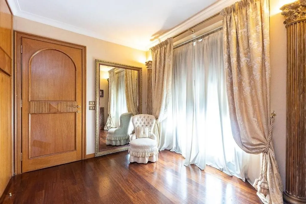 Luxury Apartment Via Giulia With Private Garden Rome Italy