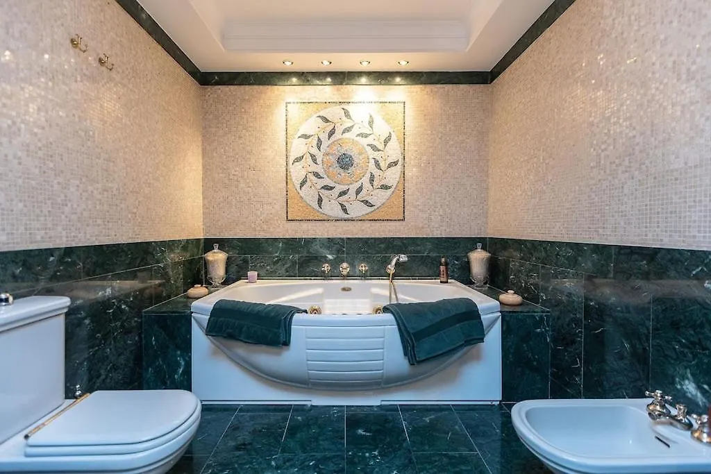 Luxury Apartment Via Giulia With Private Garden Rome Italy