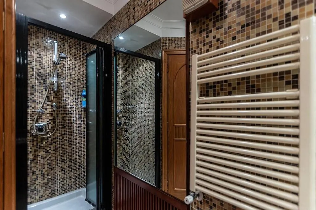 Luxury Apartment Via Giulia With Private Garden Rome