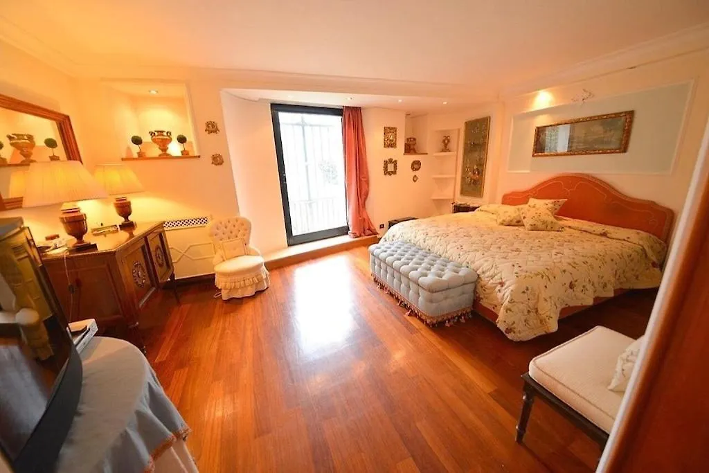 Luxury Apartment Via Giulia With Private Garden Rome