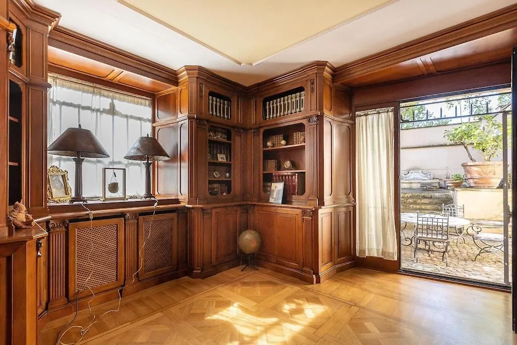 Luxury Apartment Via Giulia With Private Garden Rome Italy
