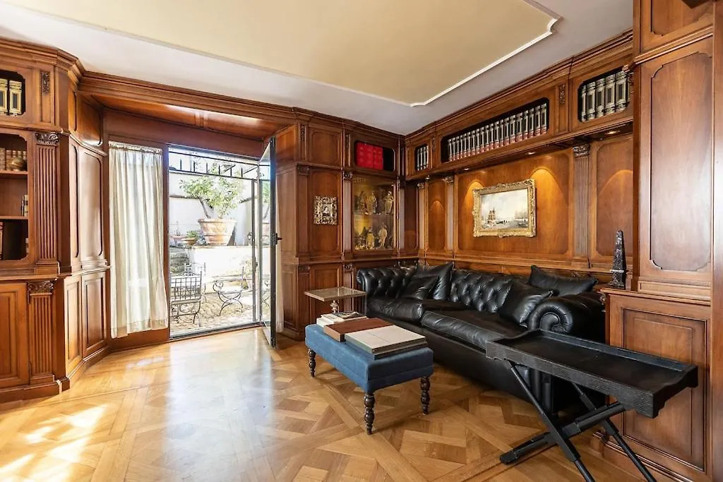 Luxury Apartment Via Giulia With Private Garden Rome
